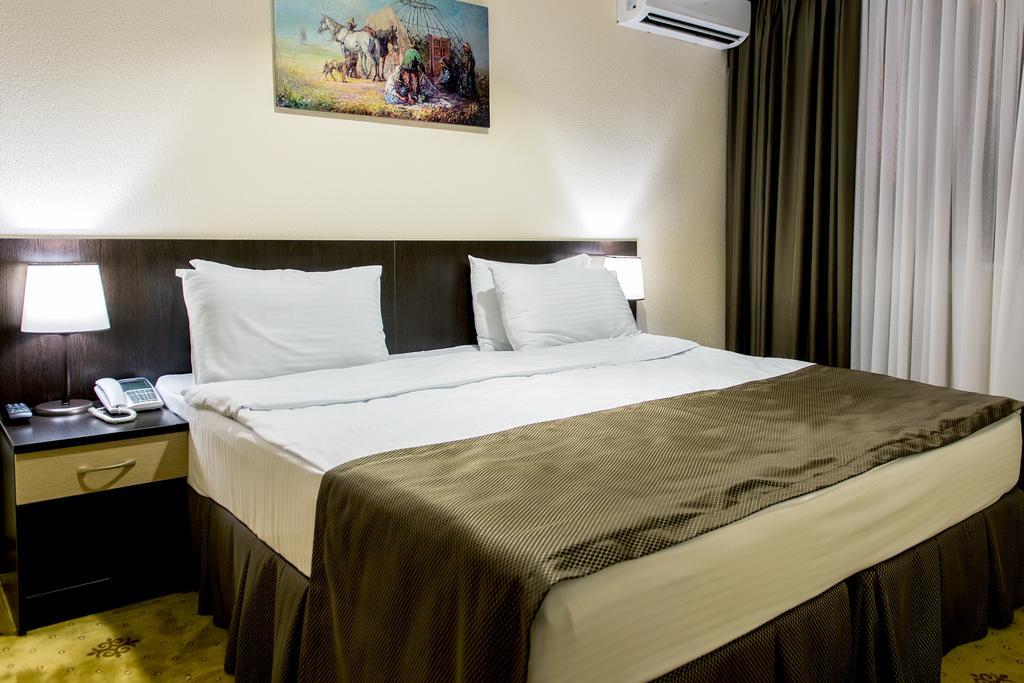 Shymkent Grand Hotel Quarto foto